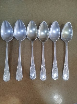 Lote 6 cucharas y 4 tenedores postre