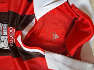 Camiseta Adidas Original Rayas Rojas y Negras