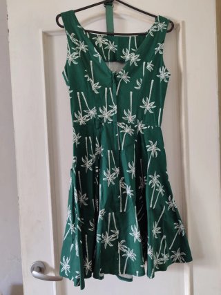 Vestido marca collectif verde con palmeras
