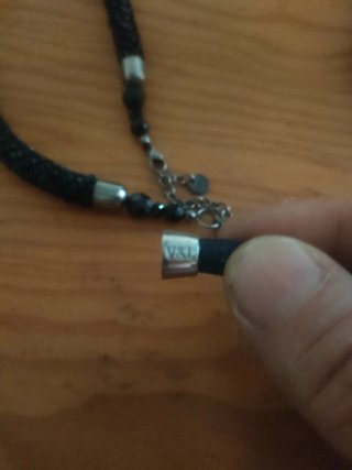 Collar y pulsera negros