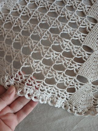 Mantel redondo crochet beige