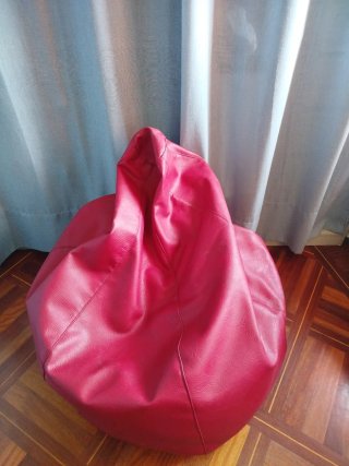 Puf imitación piel rojo