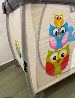 Cuna de viaje Babies R Us con diseño de búhos