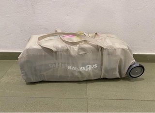 Cuna de viaje Babies R Us con diseño de búhos