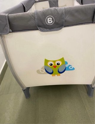 Cuna de viaje Babies R Us con diseño de búhos