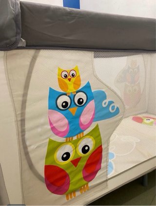 Cuna de viaje Babies R Us con diseño de búhos