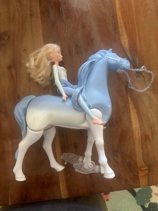 Muñeca Elsa Frozen con caballo Nokk