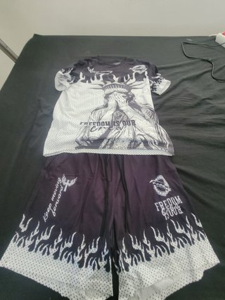 Conjunto camiseta y shorts estampado