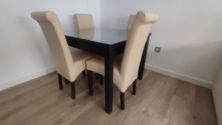 Mesa cristal y 4 sillas comedor