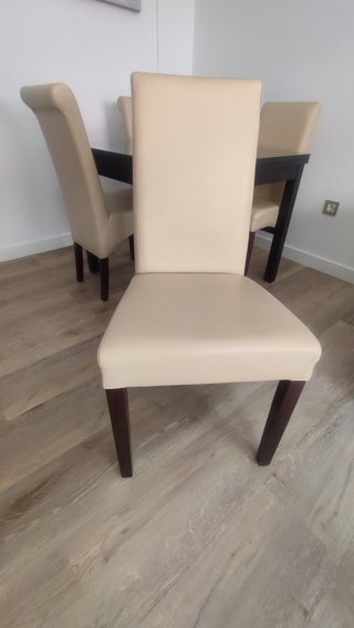 Mesa cristal y 4 sillas comedor