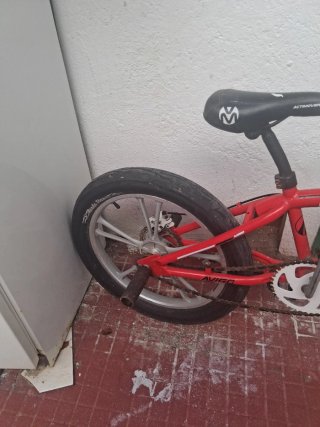 Bicicleta BMX roja
