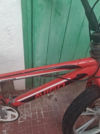 Bicicleta BMX roja