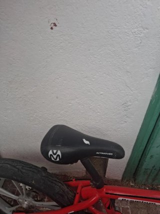 Bicicleta BMX roja