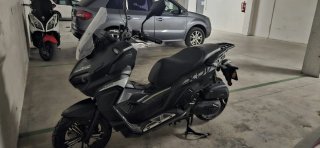 Keeway ADV Scooter Negra y Plateada
