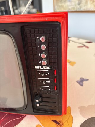 Televisión ELBE Roja y Negra Decorativa