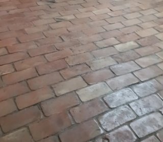 Ladrillo de barro hecho a mano