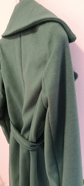 Abrigo largo elegante mujer verde de paño. Mimi-mu