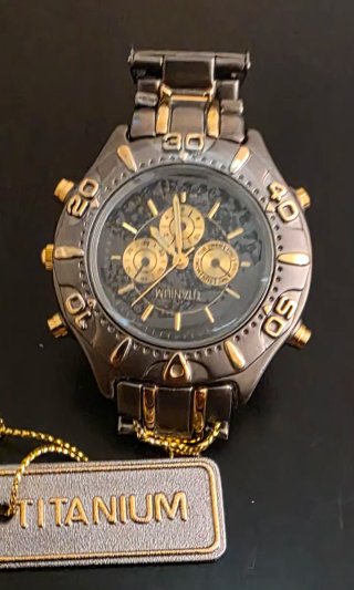 Reloj Titanium Cronógrafo Dorado y Plateado