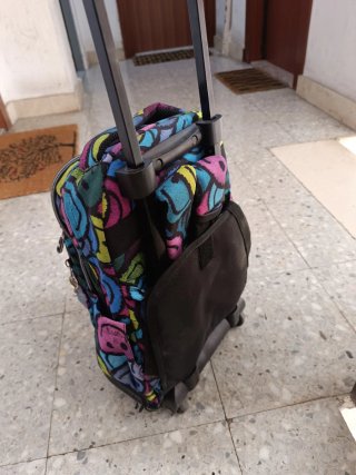 Mochila escolar Totto con ruedas y estampado smile