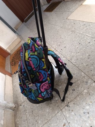 Mochila escolar Totto con ruedas y estampado smile