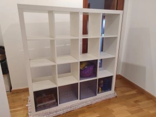 Estantería blanca modular, modelo Hallaxde IKEA