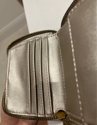 Monedero Guess Beige y Dorado