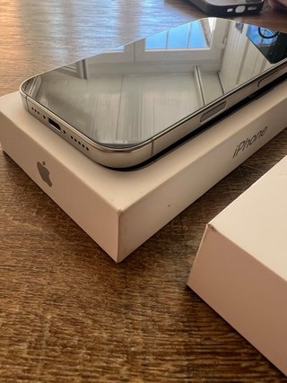 iPhone 16 Pro 512GB + AirPods 4
