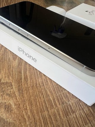 iPhone 16 Pro 512GB + AirPods 4