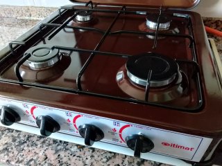Hornillo 4 fuegos marrón con tapa