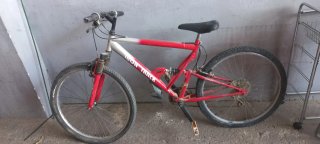 Bicicleta de carretera roja