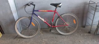 Bicicleta de carretera roja