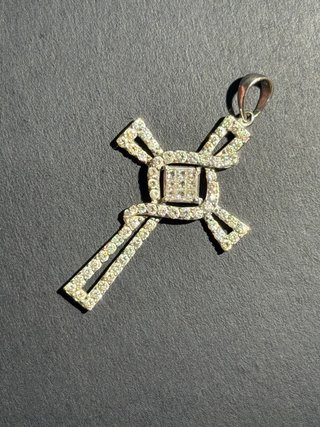 Cruz Oro Blanco y Diamantes