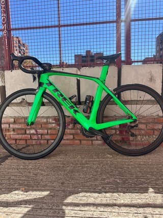Bicicleta de carretera Trek verde
