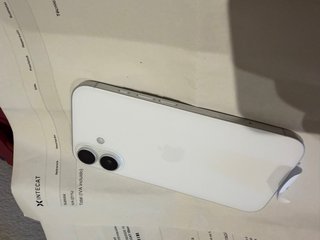 iPhone 16 Plata/Blanco