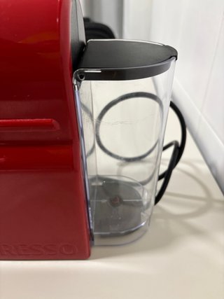 Cafetera Nespresso Krups Inissia Roja