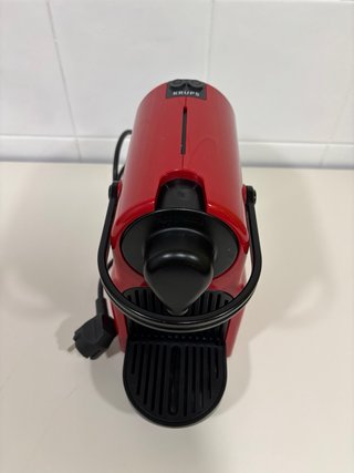 Cafetera Nespresso Krups Inissia Roja