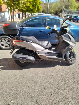 Cambio por gsr.........Kymco Superdrink 300i Gris