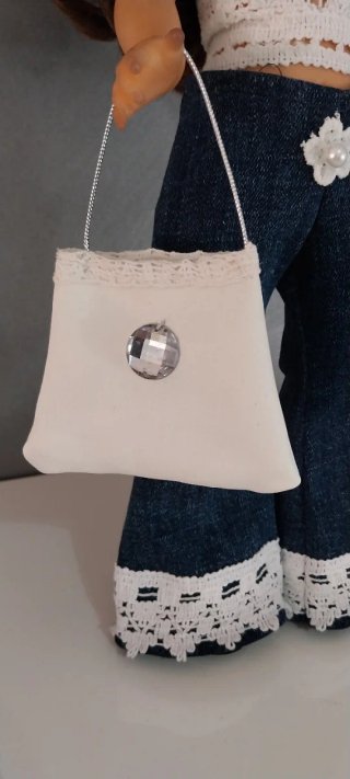 Ropa Nancy: Top blanco y pantalón vaquero