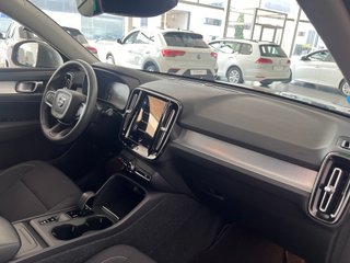 VOLVO XC40 2.0 B3 Momentum Pro Auto (163cv) - 2022