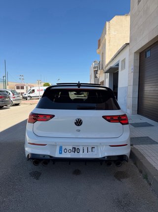 Volkswagen Golf 8 R performance Akrapovic