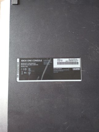 Xbox One Nera + 1 Controller
