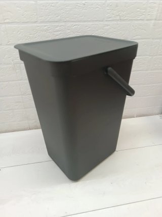 Cubo de basura gris con tapa 16 l