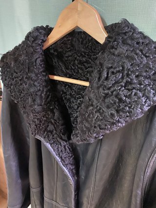 Abrigo de piel y astracán negro