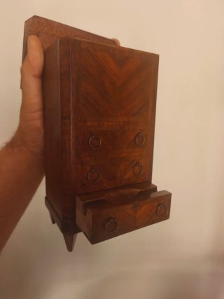 Distribuidor de cigarros vintage de madera