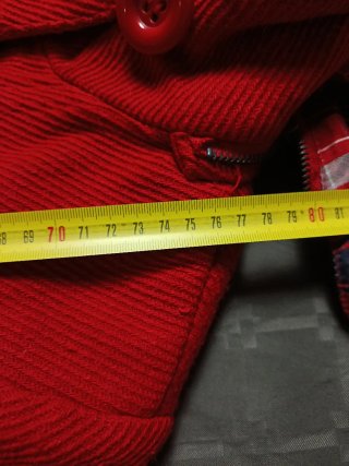 Chaqueta Bershka Roja con Capucha