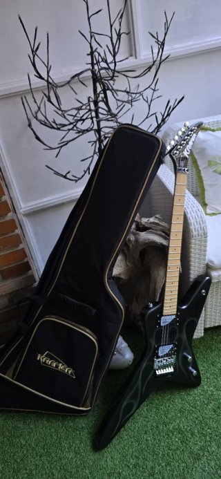 Guitarra Eléctrica Kramer Negra Llamas