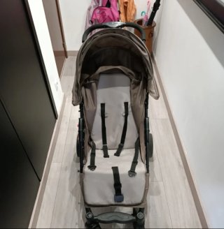 Silla de paseo plegable marrón