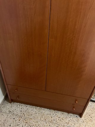Armario de madera con 2 puertas y cajones