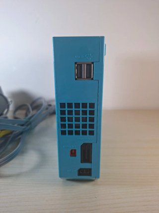 Console nintendo wii azzurra con cavi e sensore