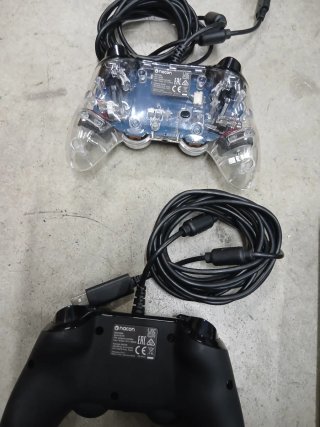 PlayStation 3 con 2 controller e cuffie